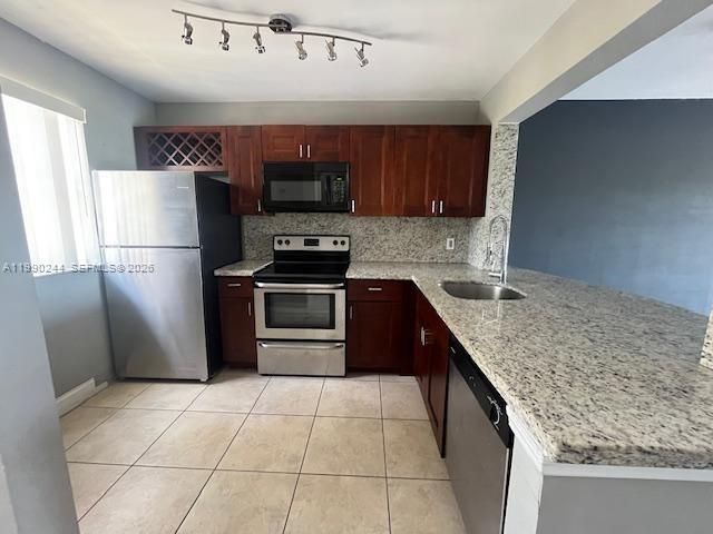 For Sale: $195,000 (1 beds, 1 baths, 702 Square Feet)