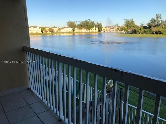 For Sale: $195,000 (1 beds, 1 baths, 702 Square Feet)