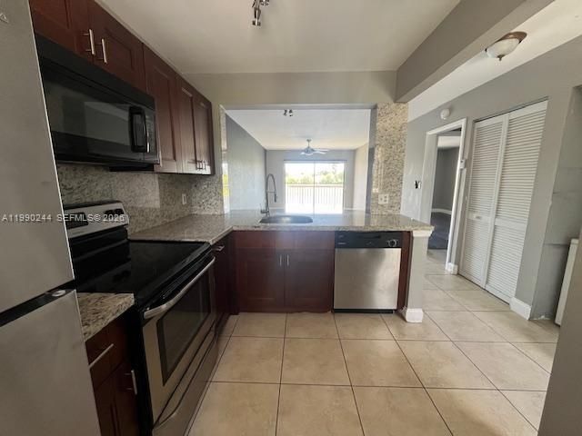 For Sale: $195,000 (1 beds, 1 baths, 702 Square Feet)