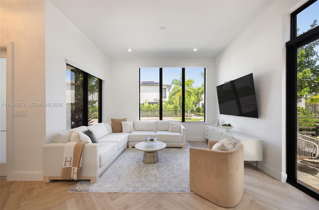 Vendido Recientemente: $1,200,000 (4 camas, 3 baños, 2410 Pies cuadrados)