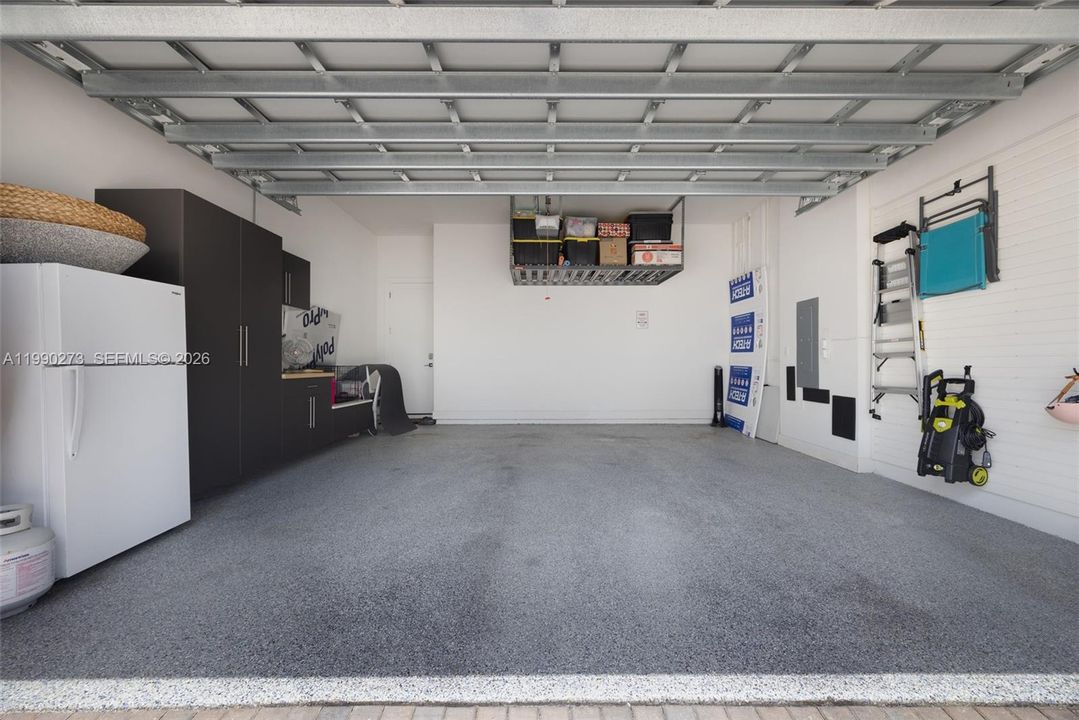 Vendido Recientemente: $1,200,000 (4 camas, 3 baños, 2410 Pies cuadrados)