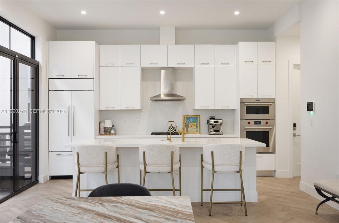 Vendido Recientemente: $1,200,000 (4 camas, 3 baños, 2410 Pies cuadrados)