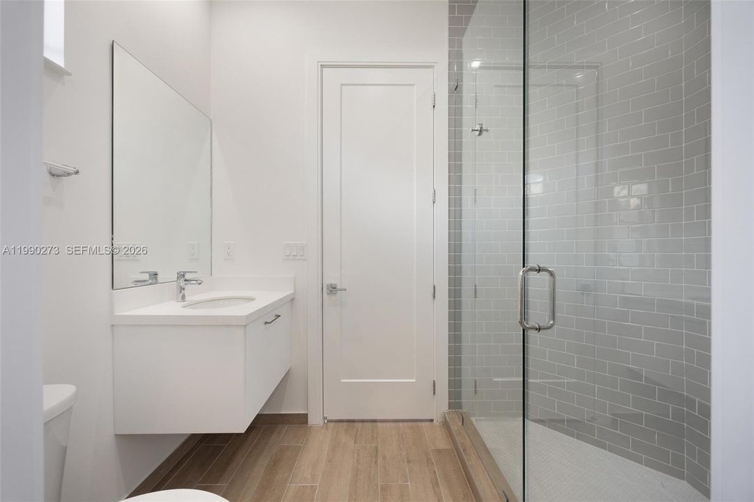 Vendido Recientemente: $1,200,000 (4 camas, 3 baños, 2410 Pies cuadrados)