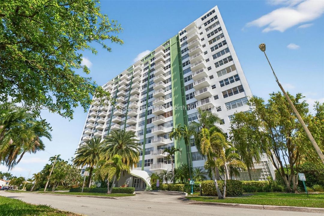 Activo con contrato: $210,000 (1 camas, 1 baños, 846 Pies cuadrados)