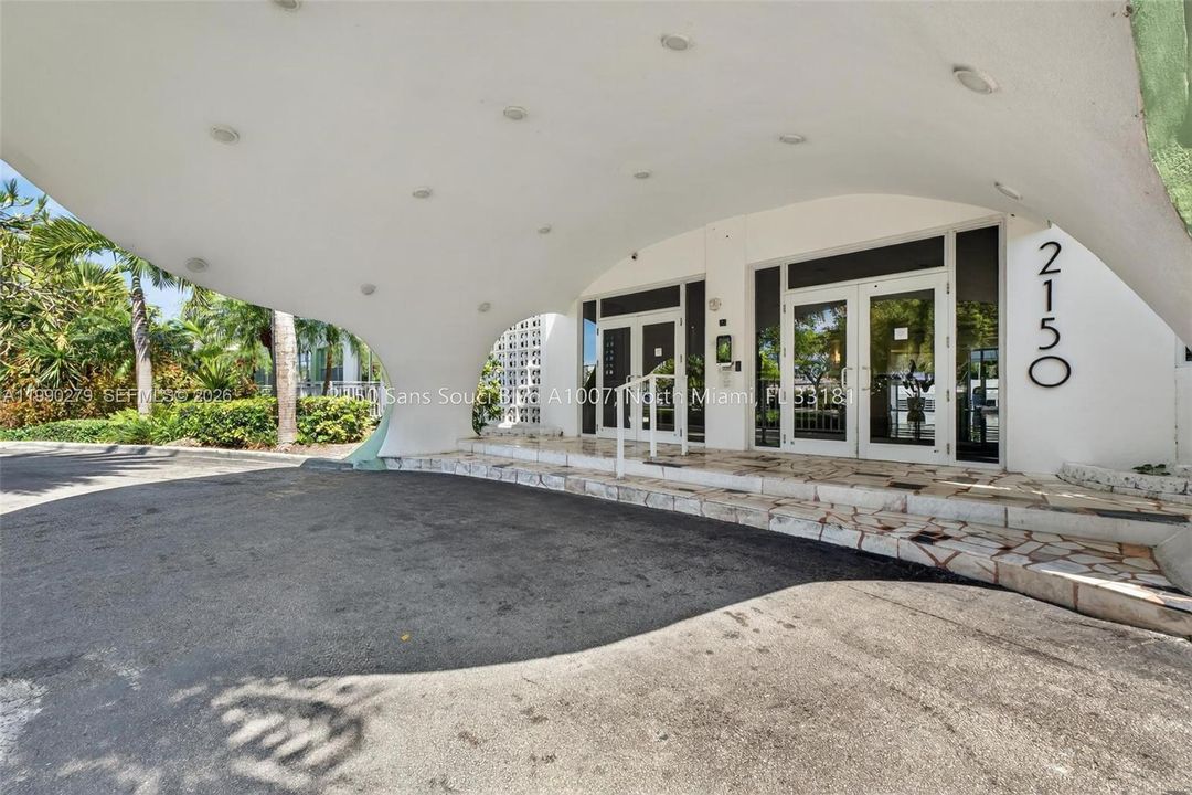 Activo con contrato: $210,000 (1 camas, 1 baños, 846 Pies cuadrados)