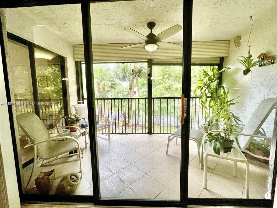 Activo con contrato: $239,900 (2 camas, 2 baños, 1010 Pies cuadrados)