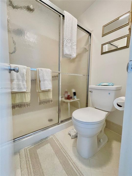 Activo con contrato: $239,900 (2 camas, 2 baños, 1010 Pies cuadrados)