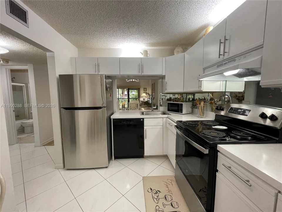 Activo con contrato: $239,900 (2 camas, 2 baños, 1010 Pies cuadrados)