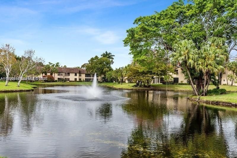 Activo con contrato: $239,900 (2 camas, 2 baños, 1010 Pies cuadrados)