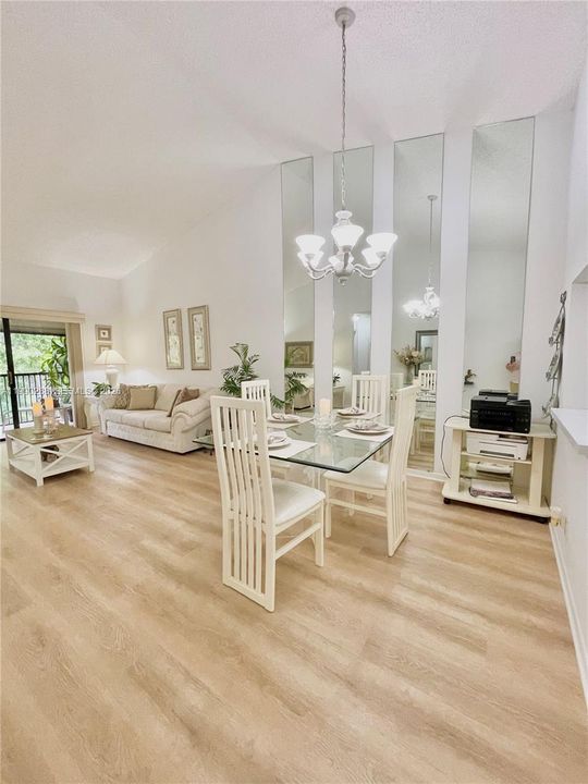 Activo con contrato: $239,900 (2 camas, 2 baños, 1010 Pies cuadrados)
