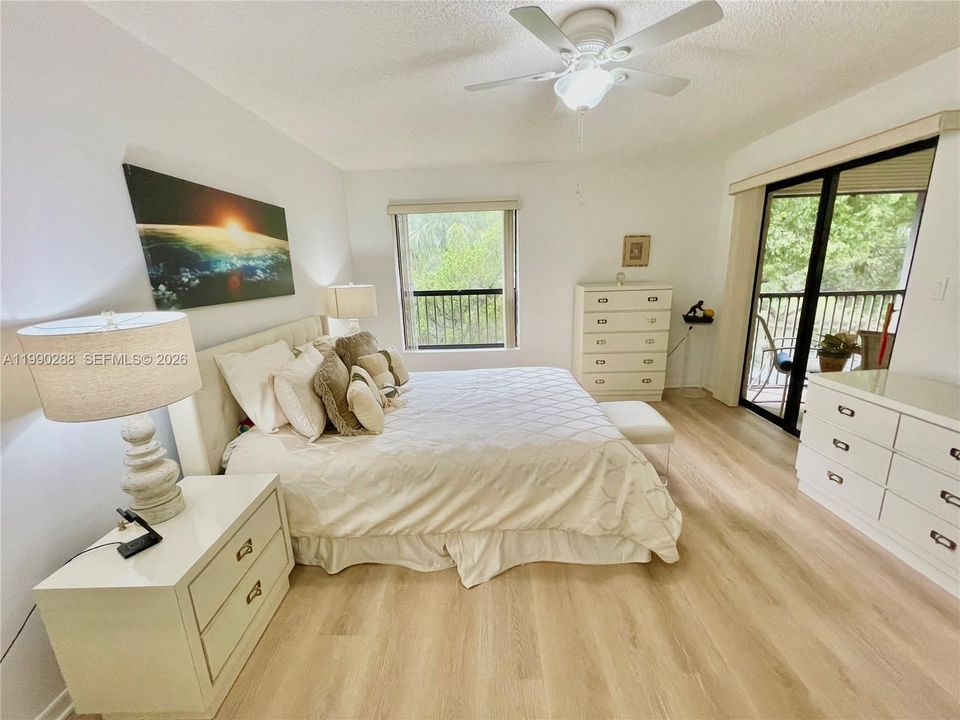 Activo con contrato: $239,900 (2 camas, 2 baños, 1010 Pies cuadrados)