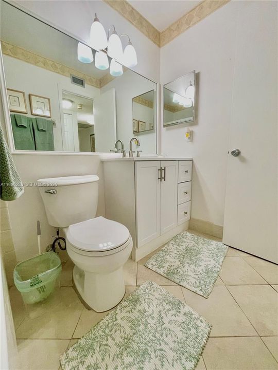 Activo con contrato: $239,900 (2 camas, 2 baños, 1010 Pies cuadrados)