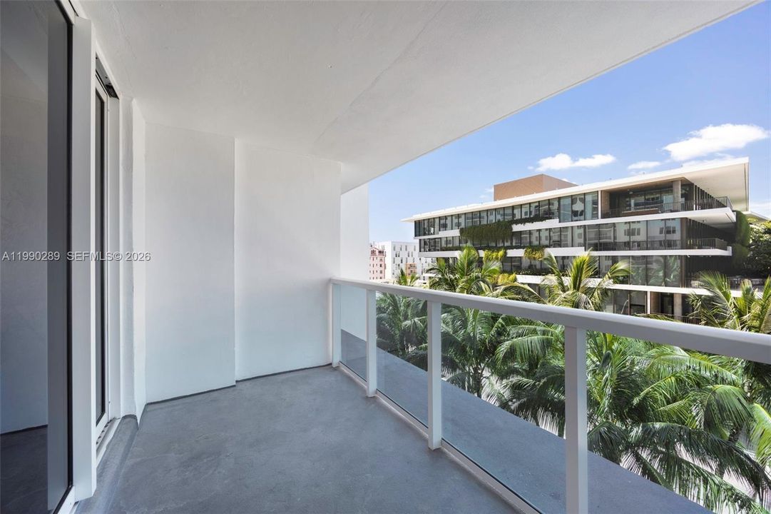 For Sale: $1,800,000 (3 beds, 2 baths, 1180 Square Feet)