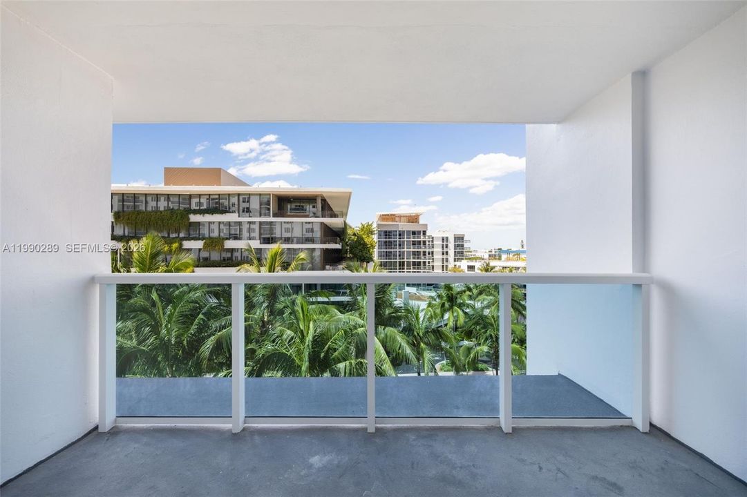 For Sale: $1,800,000 (3 beds, 2 baths, 1180 Square Feet)