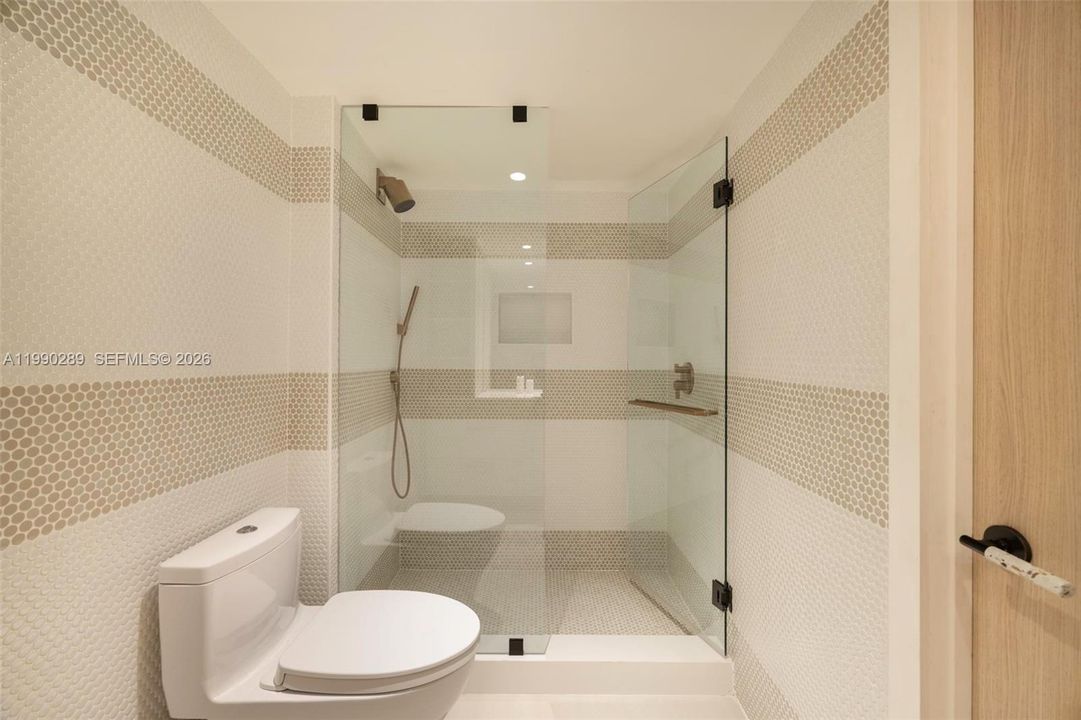 For Sale: $1,800,000 (3 beds, 2 baths, 1180 Square Feet)