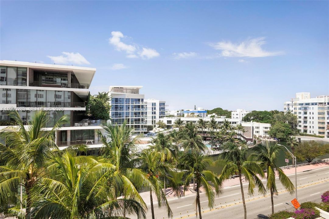 For Sale: $1,800,000 (3 beds, 2 baths, 1180 Square Feet)