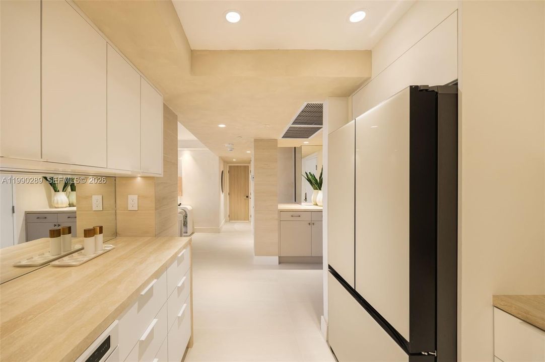 For Sale: $1,800,000 (3 beds, 2 baths, 1180 Square Feet)