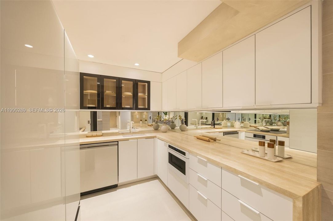 For Sale: $1,800,000 (3 beds, 2 baths, 1180 Square Feet)