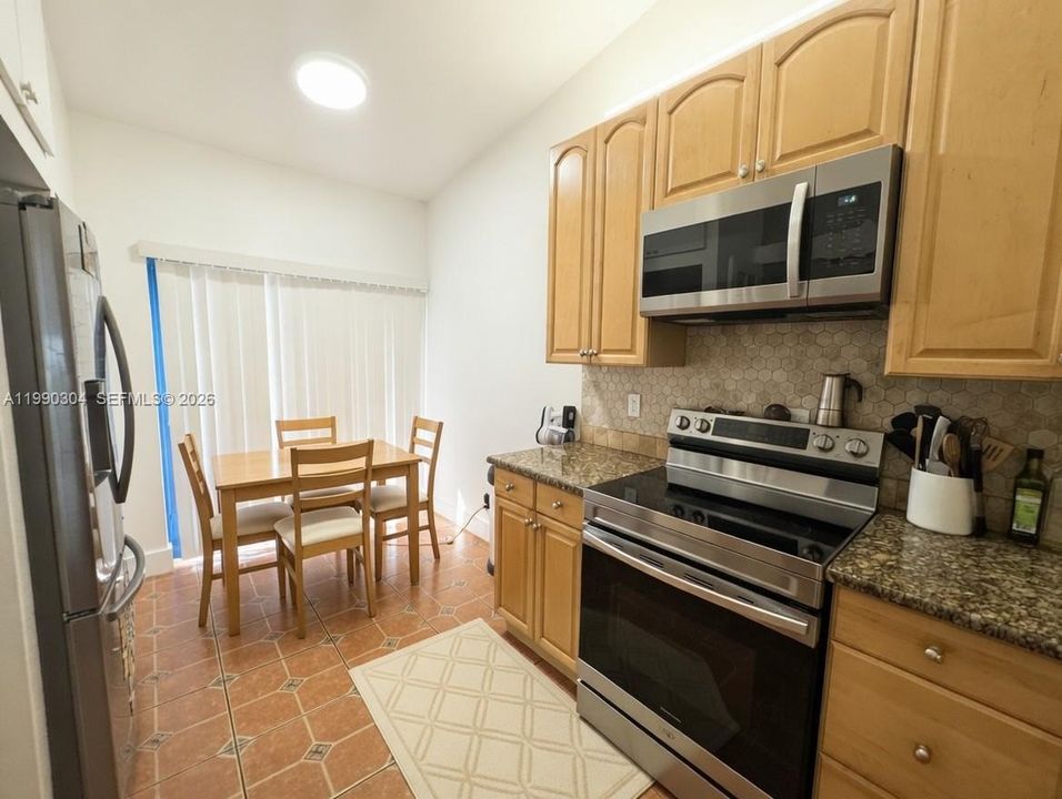 待售: $344,900 (2 贝兹, 2 浴室, 1368 平方英尺)