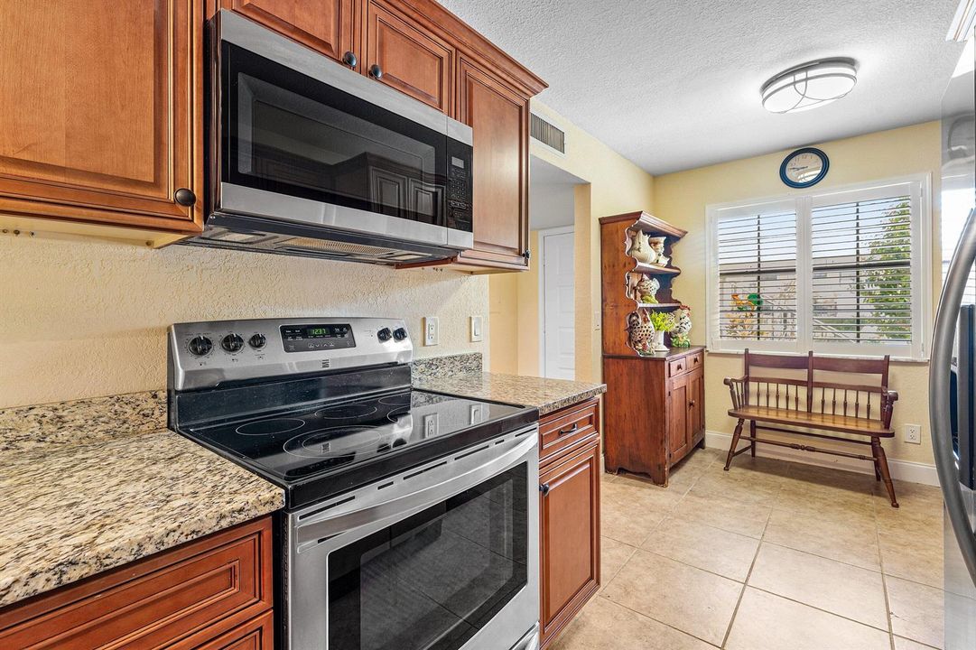 Extra Cabinets & Large Pantry!