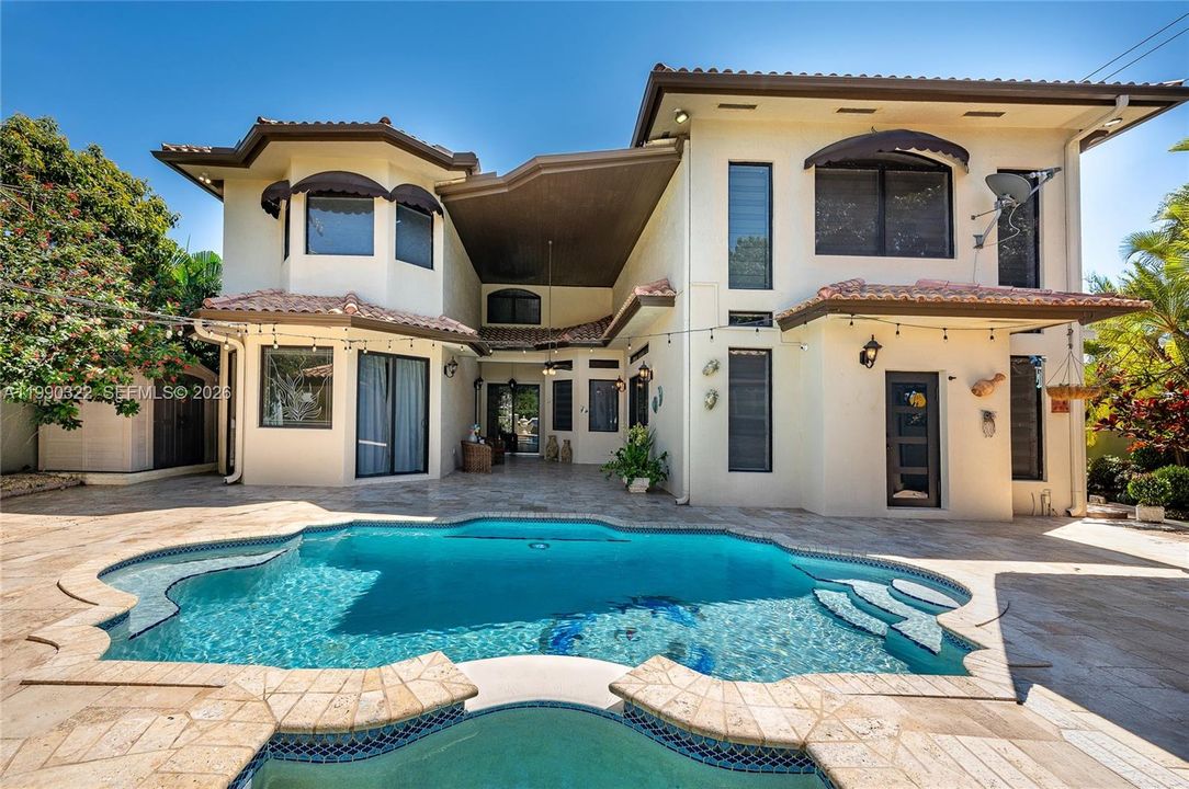 En Venta: $2,275,000 (5 camas, 4 baños, 3051 Pies cuadrados)