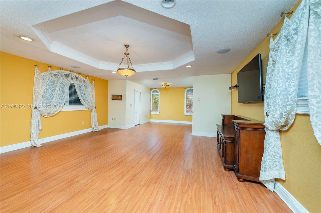 En Venta: $2,275,000 (5 camas, 4 baños, 3051 Pies cuadrados)