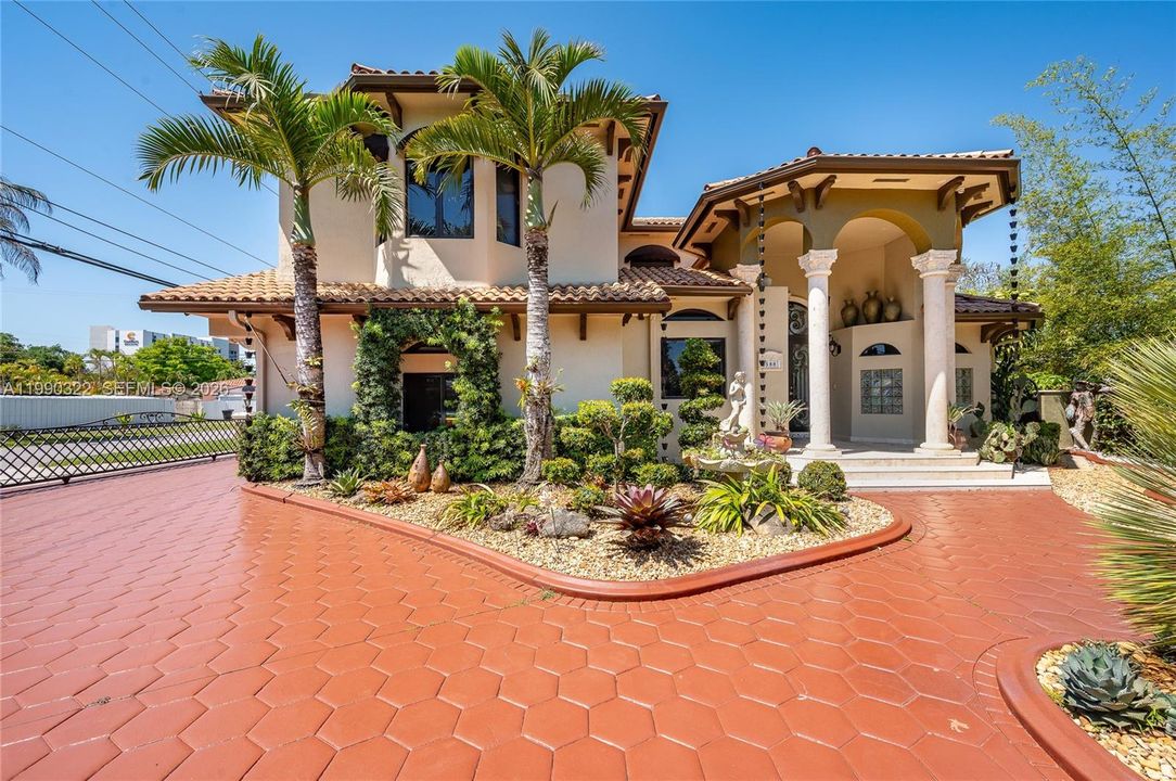 En Venta: $2,275,000 (5 camas, 4 baños, 3051 Pies cuadrados)