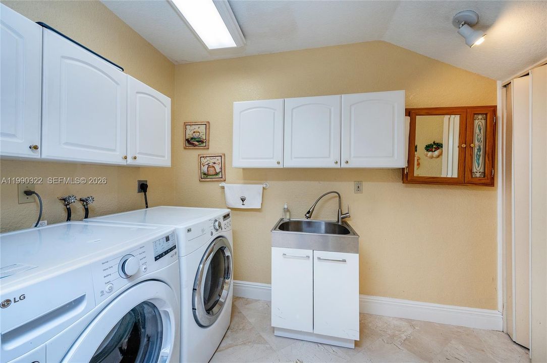 En Venta: $2,275,000 (5 camas, 4 baños, 3051 Pies cuadrados)