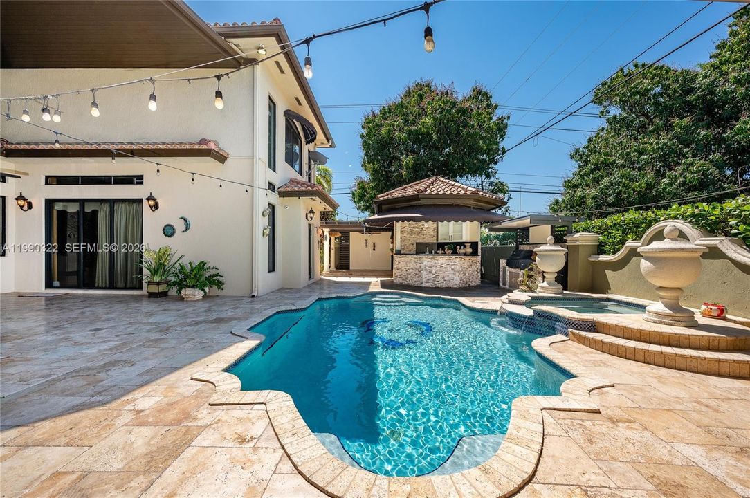 En Venta: $2,275,000 (5 camas, 4 baños, 3051 Pies cuadrados)