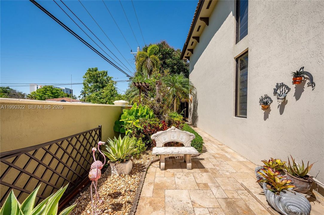 En Venta: $2,275,000 (5 camas, 4 baños, 3051 Pies cuadrados)