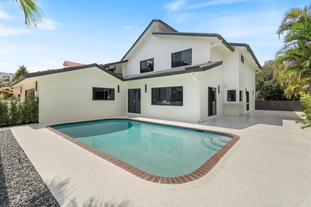 Lateral view - Pool Area