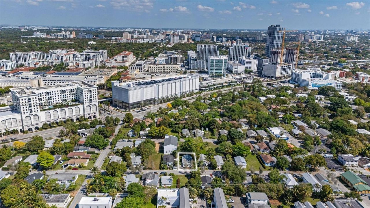 Недавно продано: $1,098,000 (3 спален, 2 ванн, 1216 Квадратных фут)