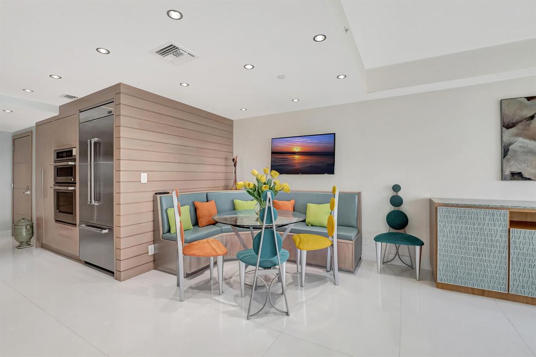 EAT IN KITCHEN