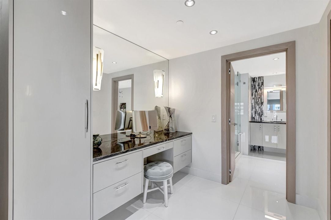 PRIMARY DRESSING AREA