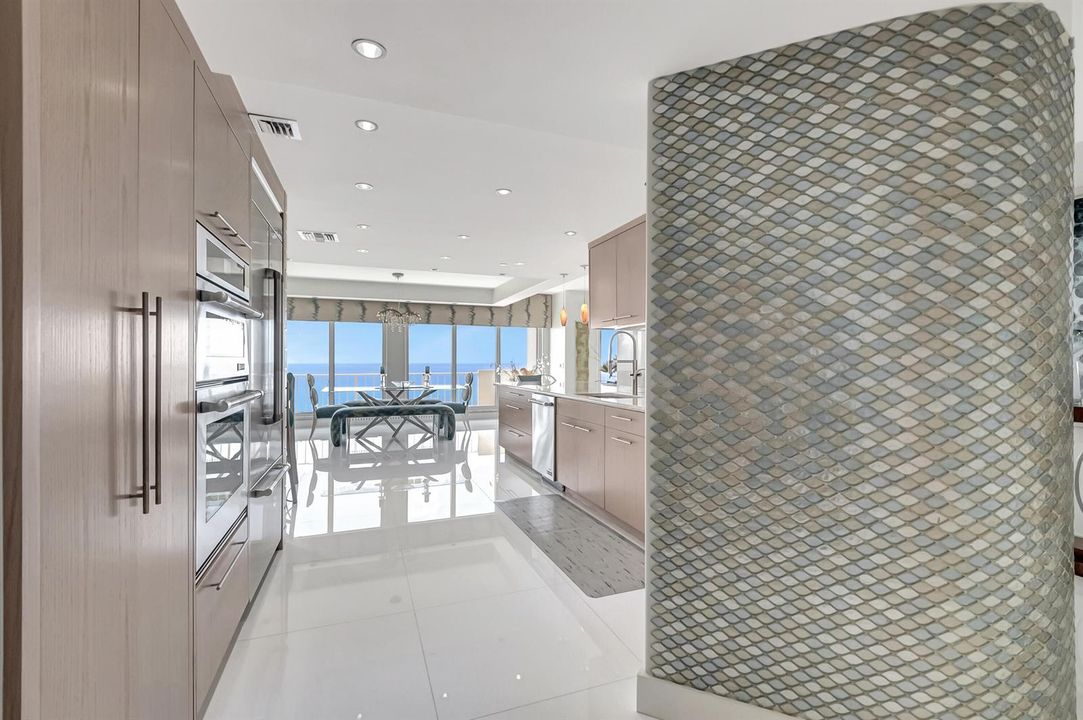 KITCHEN ENTRANCE
