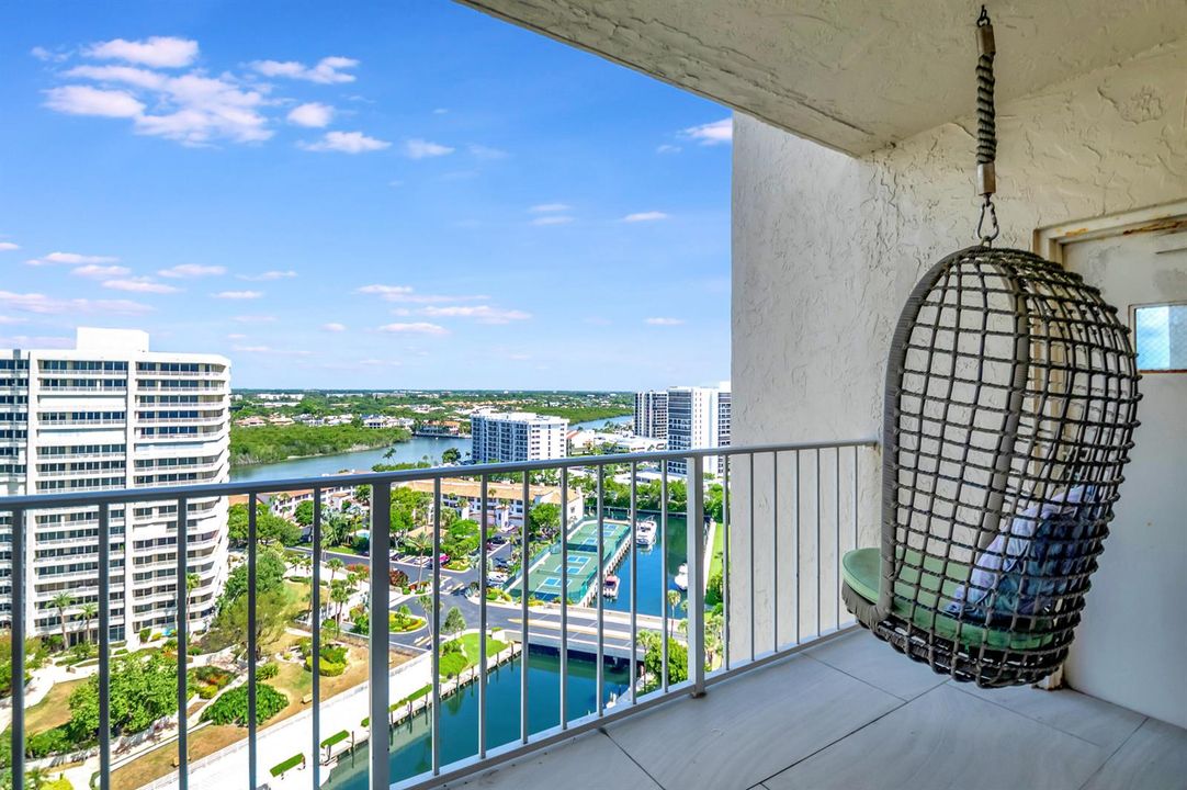 GUEST BALCONY