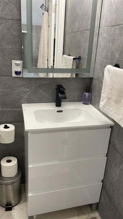 Activo con contrato: $11,000 (3 camas, 2 baños, 3038 Pies cuadrados)