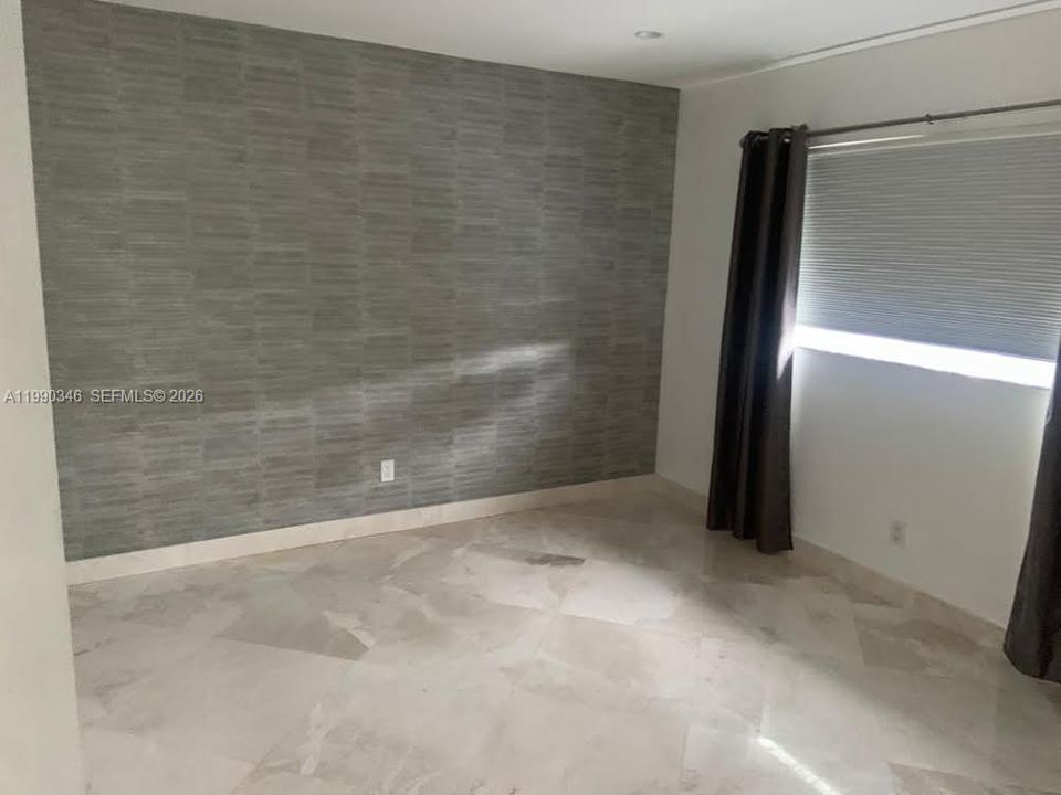 Activo con contrato: $11,000 (3 camas, 2 baños, 3038 Pies cuadrados)