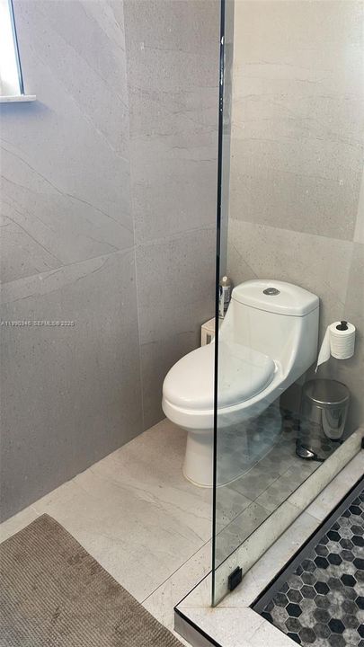 Activo con contrato: $11,000 (3 camas, 2 baños, 3038 Pies cuadrados)