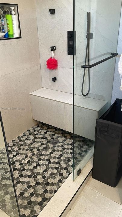 Activo con contrato: $11,000 (3 camas, 2 baños, 3038 Pies cuadrados)
