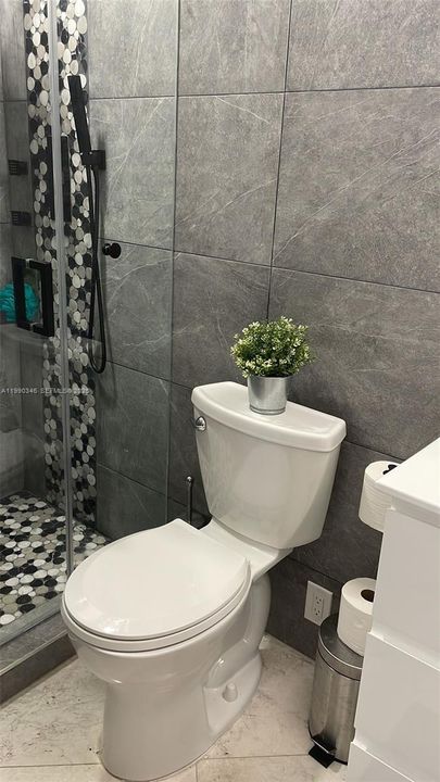 Activo con contrato: $11,000 (3 camas, 2 baños, 3038 Pies cuadrados)