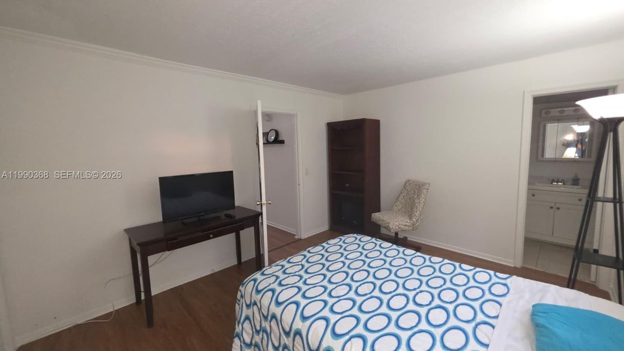 出租: $1,600 (1 贝兹, 1 浴室, 512 平方英尺)