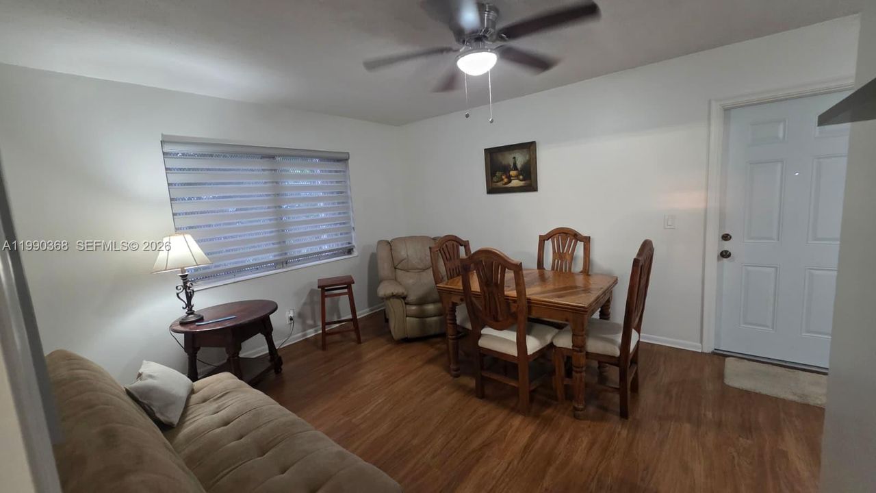 出租: $1,600 (1 贝兹, 1 浴室, 512 平方英尺)