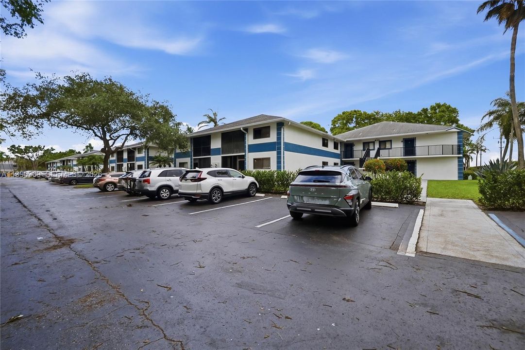 For Sale: $149,000 (2 beds, 2 baths, 1160 Square Feet)