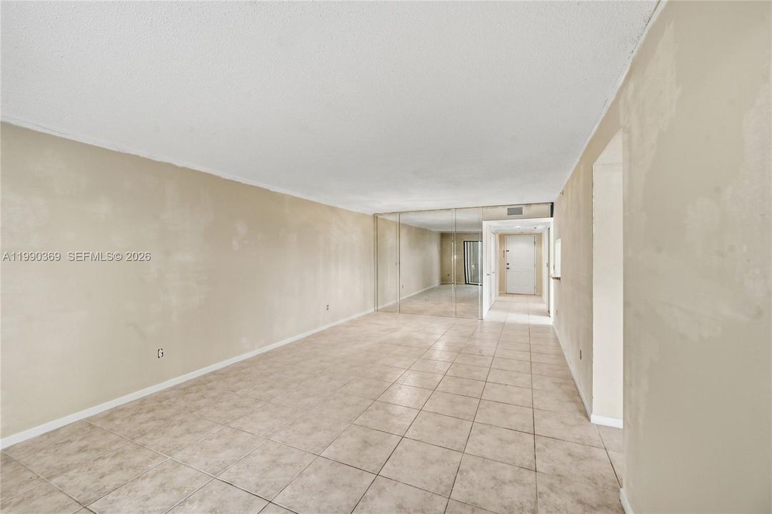 For Sale: $149,000 (2 beds, 2 baths, 1160 Square Feet)