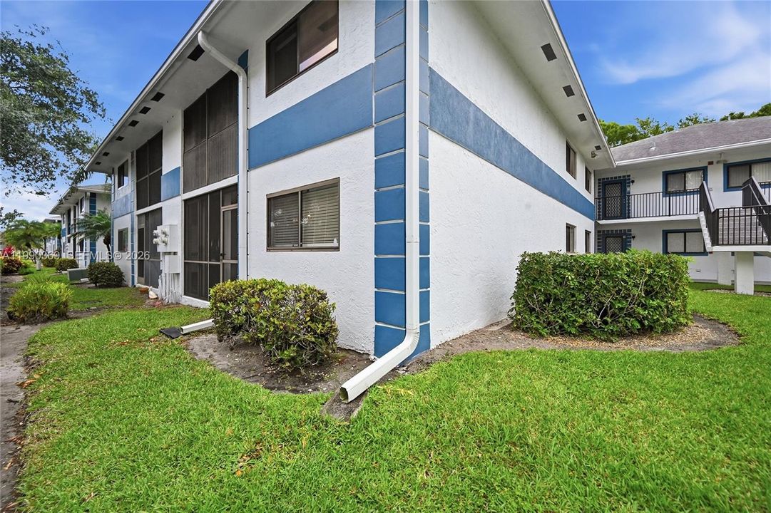 For Sale: $149,000 (2 beds, 2 baths, 1160 Square Feet)