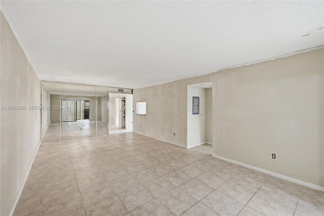 For Sale: $149,000 (2 beds, 2 baths, 1160 Square Feet)