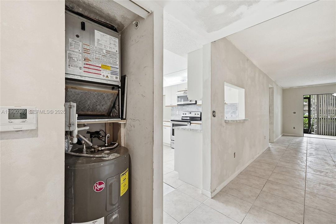 For Sale: $149,000 (2 beds, 2 baths, 1160 Square Feet)