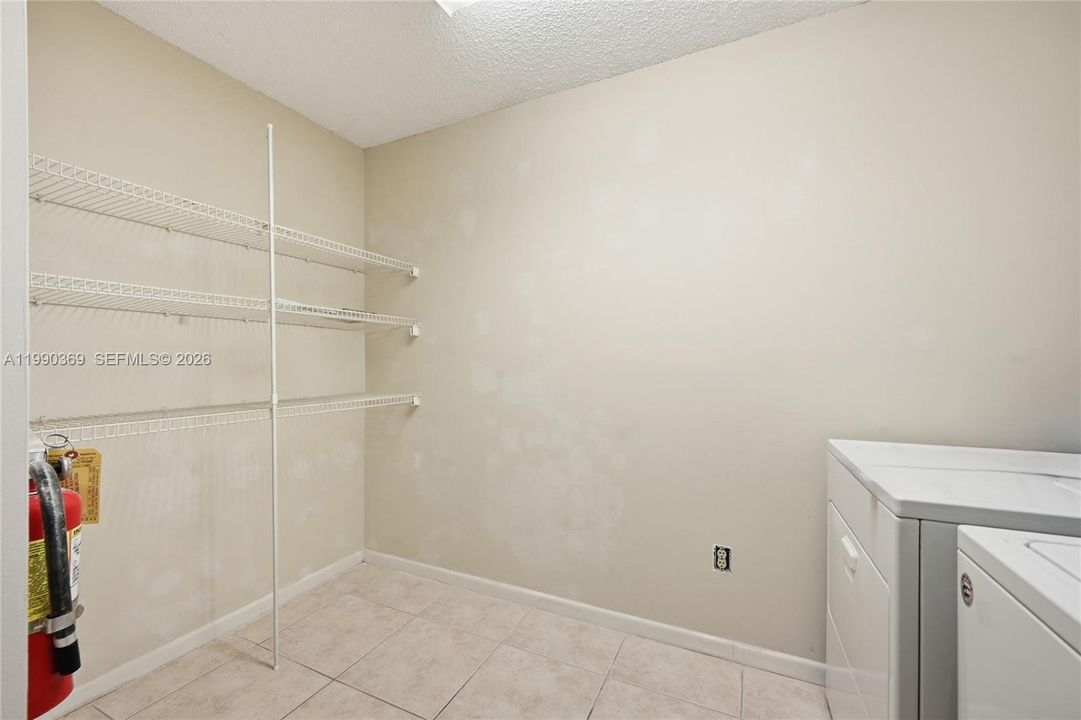 For Sale: $149,000 (2 beds, 2 baths, 1160 Square Feet)