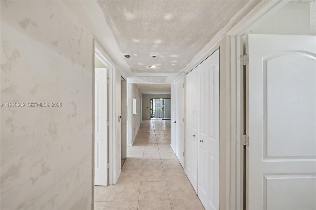 For Sale: $149,000 (2 beds, 2 baths, 1160 Square Feet)
